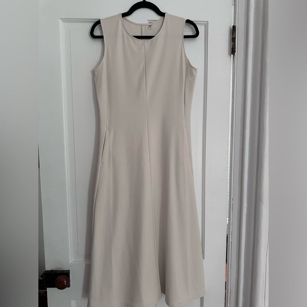 NWOT Uniqlo Ultra Stretch Dress in off-white - size M - Picture 3 of 4